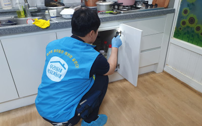 [화순군]기동대와 함께하는
여름철 벌레 박멸…