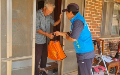 무안군 현경면 폭우 침수피해 가구 위문품전달…